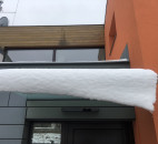 Skleněná markýza pod náporem sněhu 2